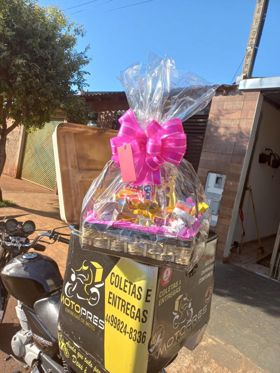 Cesta de doces pronta para entrega